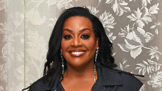 艾莉森·哈蒙德(Alison Hammond)在GBBO上透露了令人惊讶的幕后角